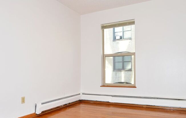 2 beds, 1 bath, 725 sqft, $1,215, Unit 1 - 23