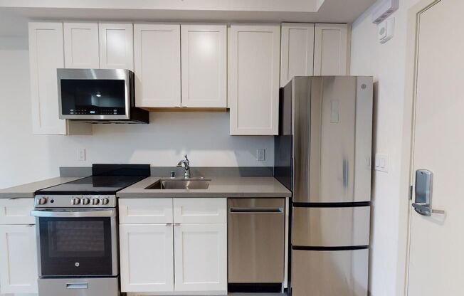 Studio, 1 bath, 355 sqft, $2,820, Unit 345 6th St, Unit 513