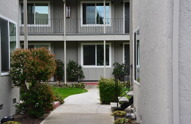 Carriage House Apartments 1655 Pomeroy Avenue  Santa Clara, CA 95051