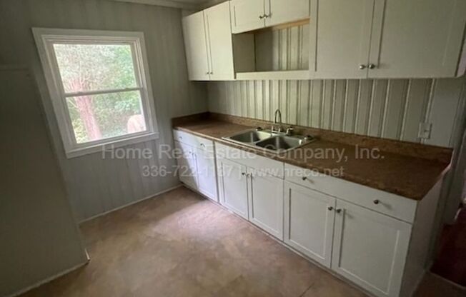 1324 C.E. Gray Drive