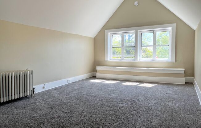 2 beds, 1 bath, $1,495, Unit 5