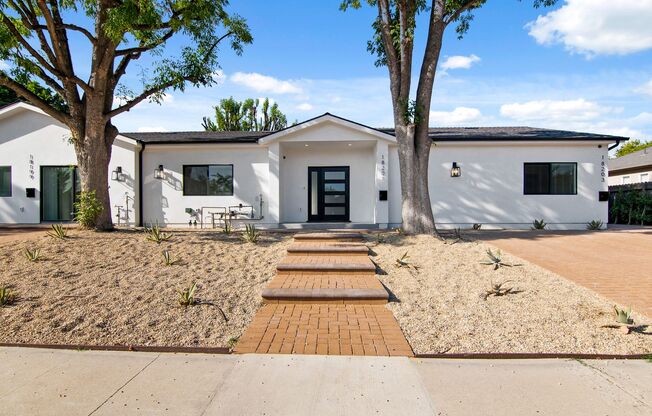Modern 5 bedroom House for lease in Northridge