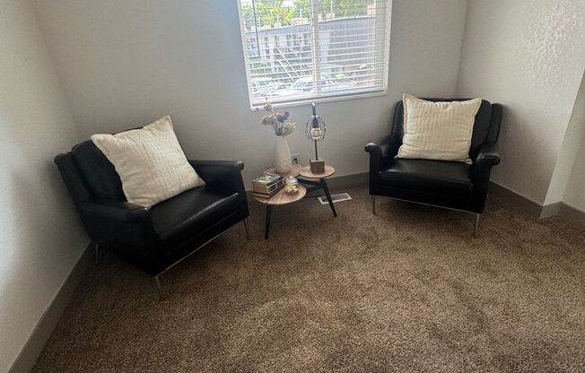 2 beds, 1 bath, 950 sqft, $1,295, Unit B5