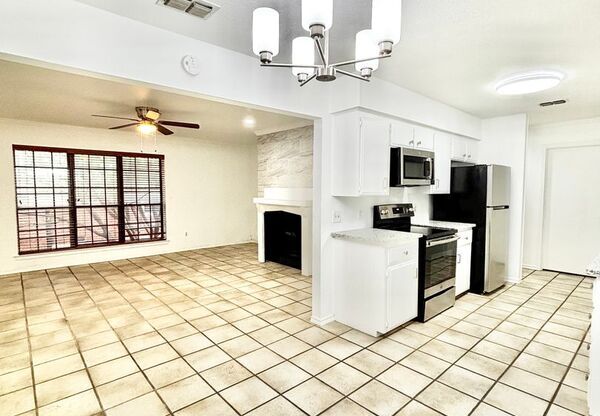 2123 MISTLETOE AVE