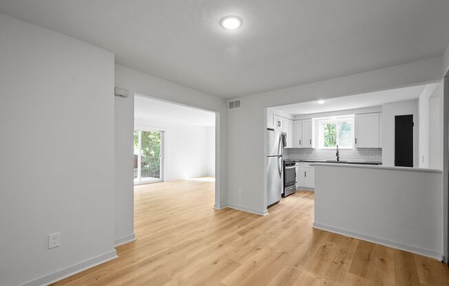 MOVE IN READY! FULLY RENOVATED 2-BEDROOM IN CRAFTON! LEASING SPECIAL AVAILABLE!