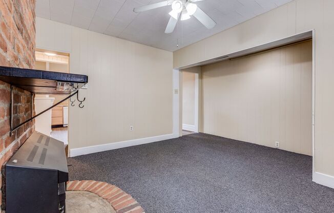 AVAILABLE MAY 2026 - Excellent Mt Washington Location w/ 2 Spacious Bedrooms & Garage!