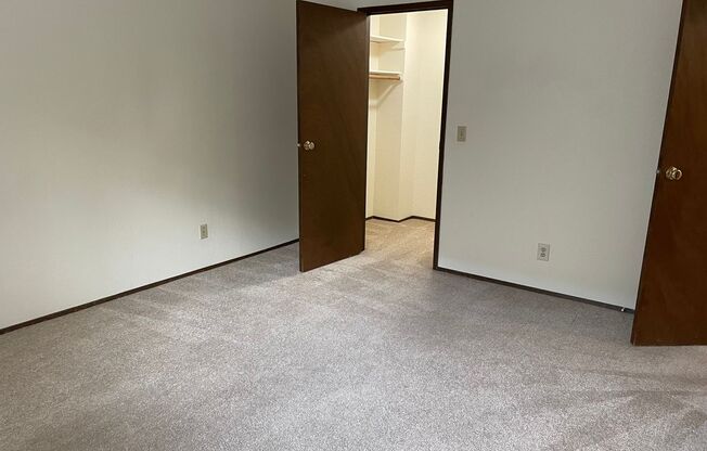 2 beds, 1 bath, 950 sqft, $2,095, Unit 19