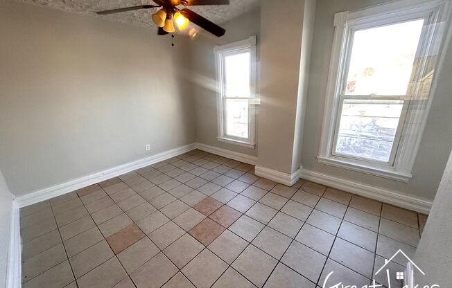 2 beds, 1 bath, $1,000, Unit Unit 2