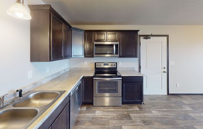 3 beds, 2 baths, 1,140 sqft, $1,515, Unit 3240-103