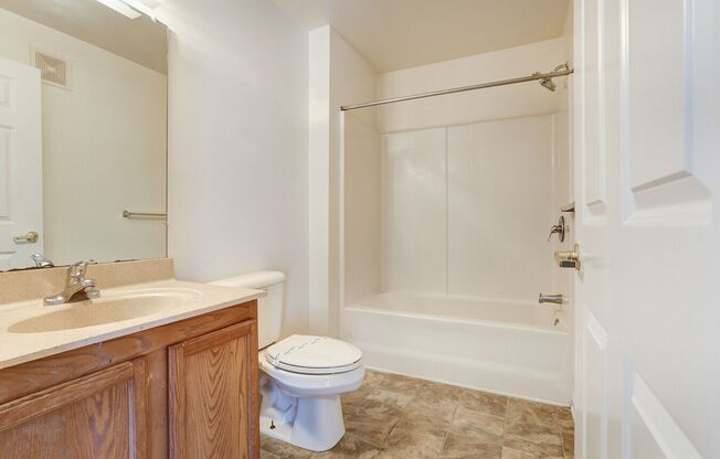 2 beds, 1 bath, 767 sqft, $1,075