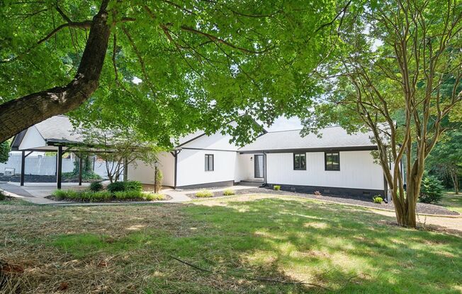 Completely updated 4/4 Lake Norman home in Sherrils Ford