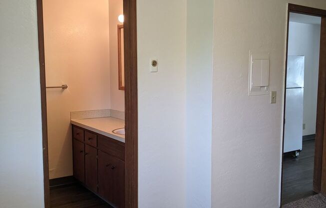 1 bed, 1 bath, $995, Unit 16