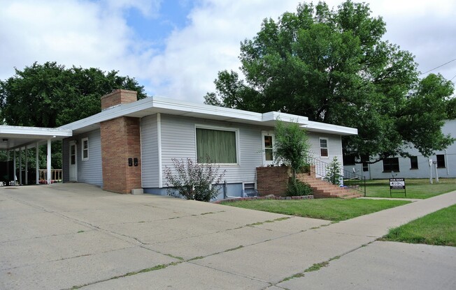 4 beds, 1.5 baths, $1,295, Unit Main floor