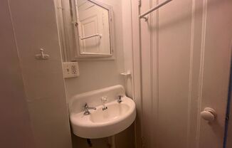 Studio, 1 bath, 250 sqft, $645, Unit 24