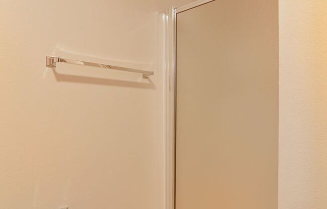 2 beds, 1 bath, $1,700, Unit 206