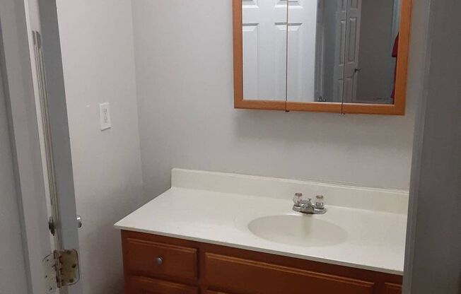 2 beds, 1 bath, $1,050