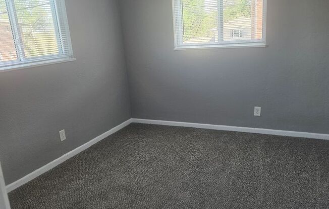2 beds, 1 bath, 750 sqft, $1,070, Unit B03 1022 12