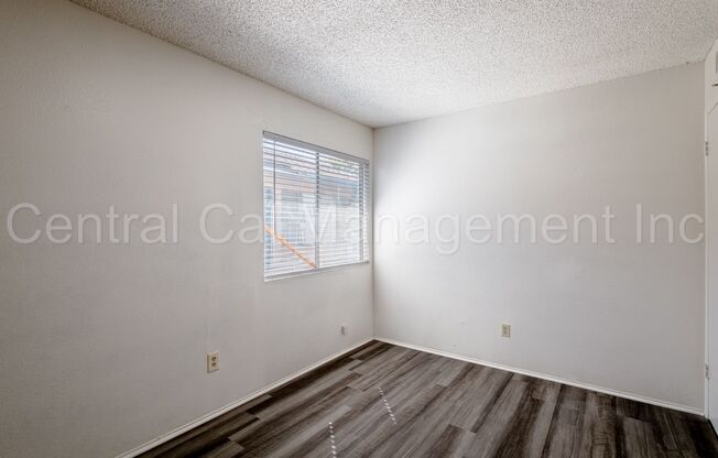 2 beds, 1 bath, 780 sqft, $975, Unit P