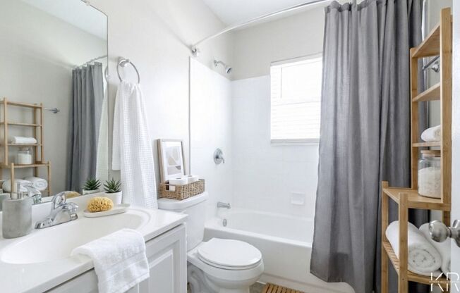 2 beds, 1 bath, 850 sqft, $1,150, Unit 26-A4