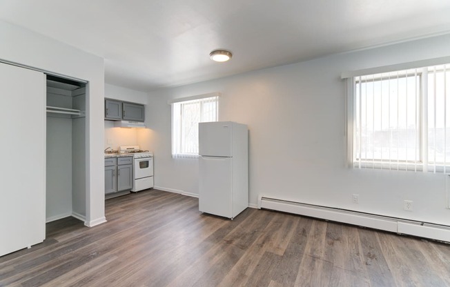 Unfurnished Living Area at Johnson Legacy Apartments, Milwaukee, 53223