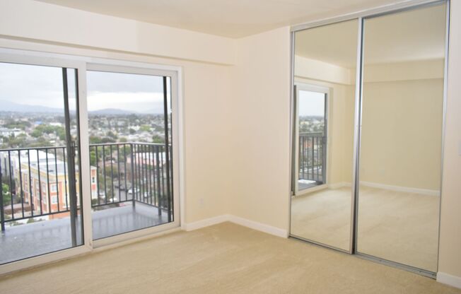 2 beds, 1 bath, $2,200, Unit UNIT 909