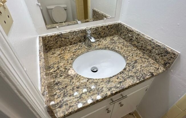 1 bed, 1 bath, $950, Unit 22