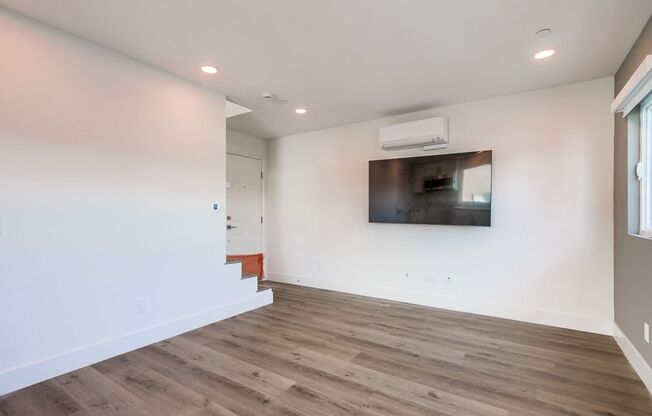 3 beds, 3 baths, 900 sqft, $3,995, Unit 3427-01