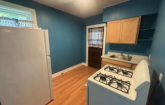 2 beds, 1 bath, $1,100, Unit UNIT 1