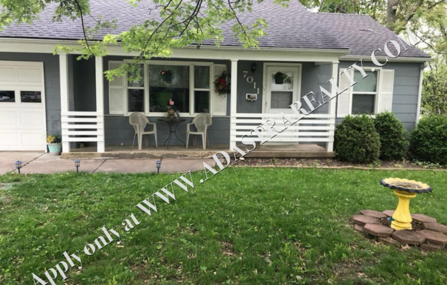 Adorable 2 bedroom Ranch in Overland Park - Available NOW!!