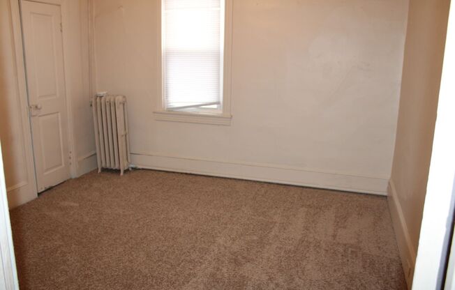 2 beds, 1 bath, $950, Unit 2nd Floor