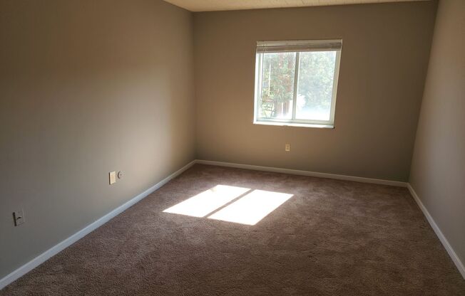 2 beds, 1 bath, 1,047 sqft, $1,439, Unit WG1-311