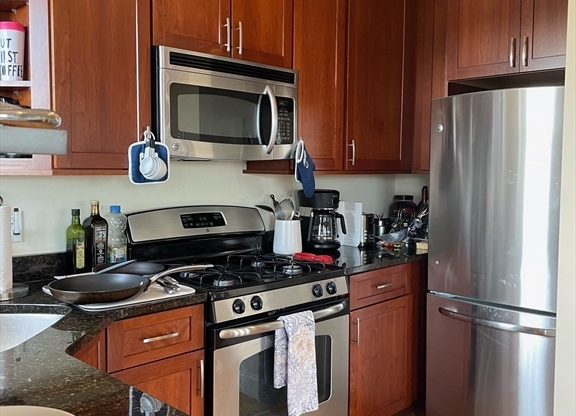 1 bed, 1 bath, 850 sqft, $4,500, Unit 62