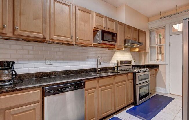 821 RANDOLPH ST NW