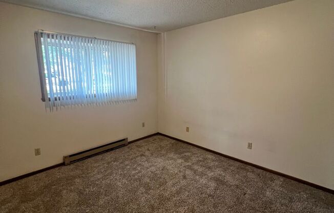 2 beds, 1 bath, $775, Unit 306