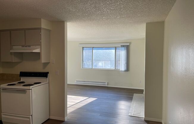 2 beds, 1 bath, 750 sqft, $1,275, Unit I