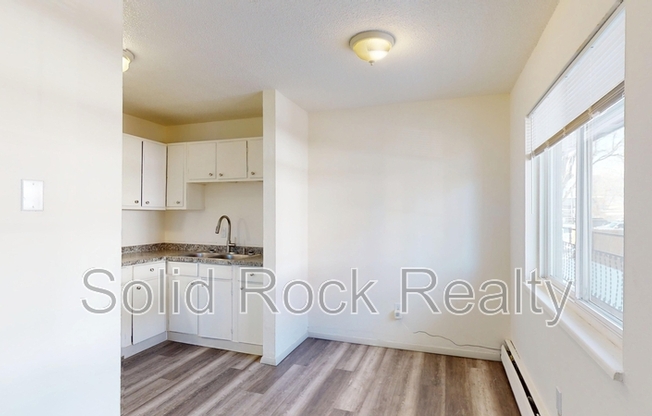 1411 S CORONA AVE