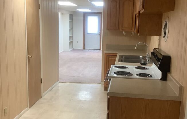 2 beds, 1 bath, $875, Unit 96 1/2