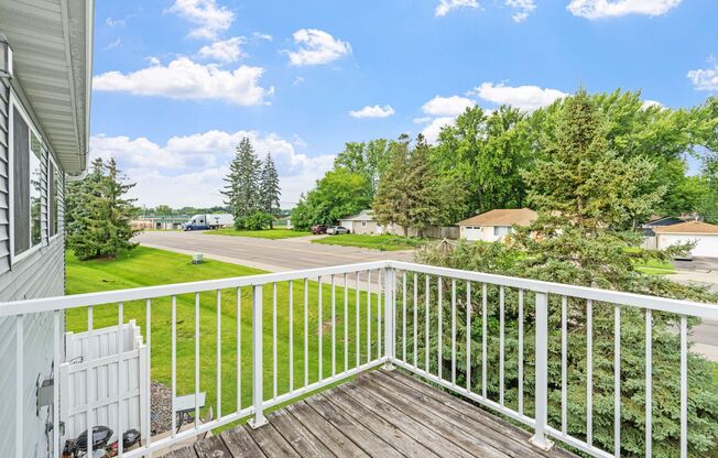3bd, 2ba town home in NEW HOPE, avail NOW
