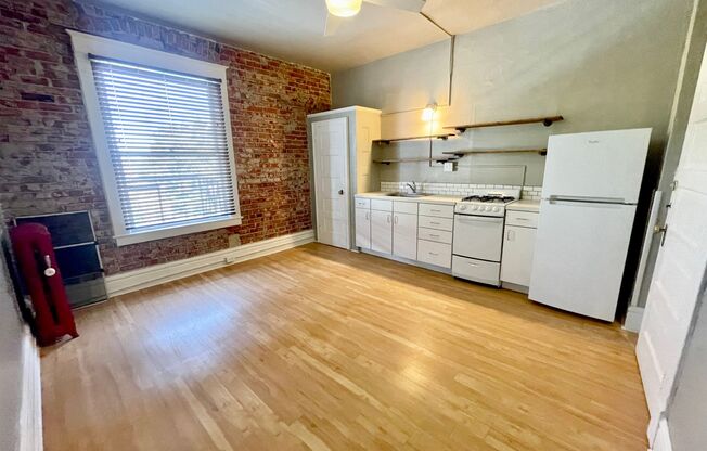 Studio, 1 bath, 259 sqft, $700, Unit 304