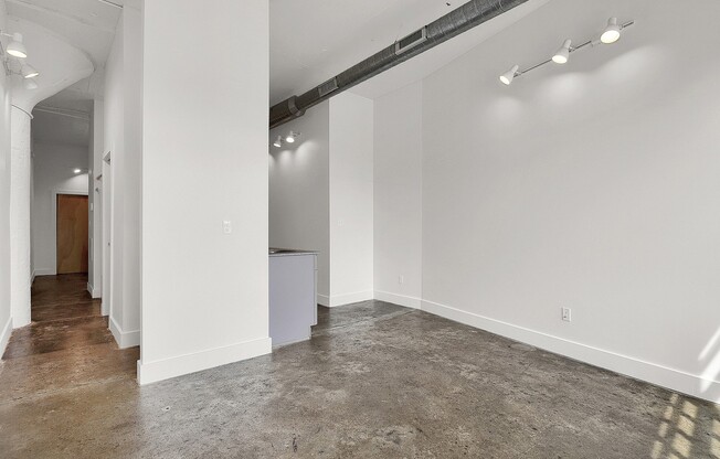 Studio, 1 bath, 552 sqft, $950, Unit 13-13