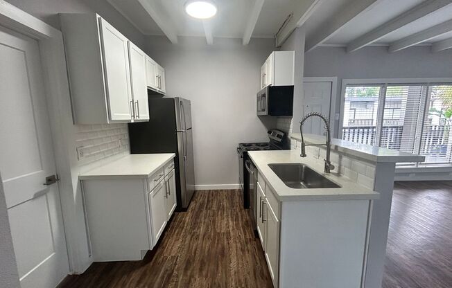 Studio, 1 bath, 500 sqft, $1,095, Unit 230