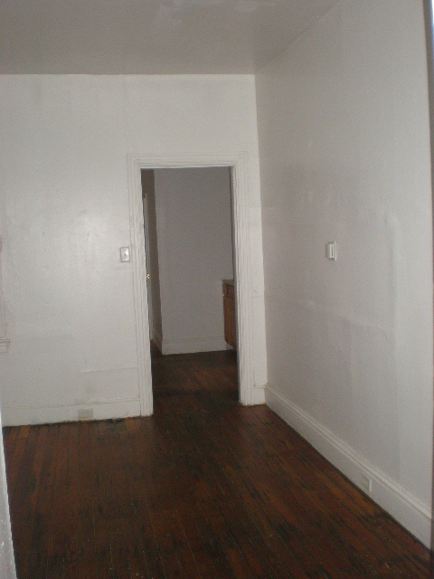 Video in pictures! 1st floor apartment West End of York City with Parking