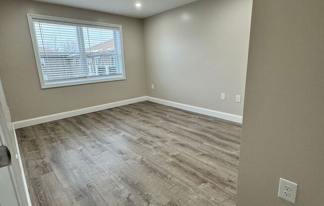 2 beds, 1 bath, 680 sqft, $2,550, Unit 21-34