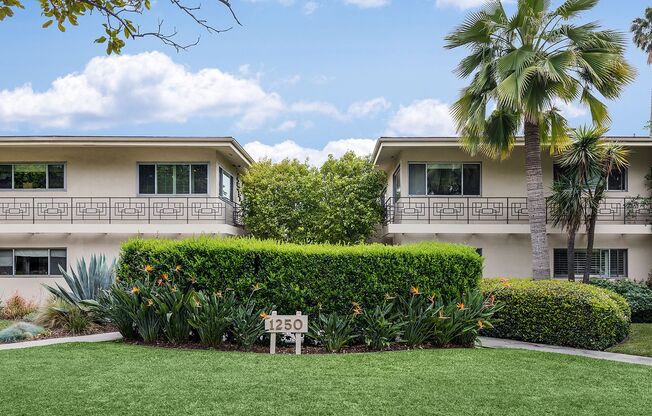 Spacious 2BR on Millionaire's Row!
