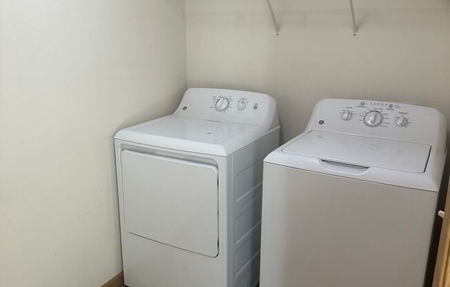 2 beds, 1 bath, 1,000 sqft, $995, Unit 204