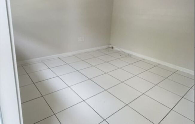 10 SW 30TH CT