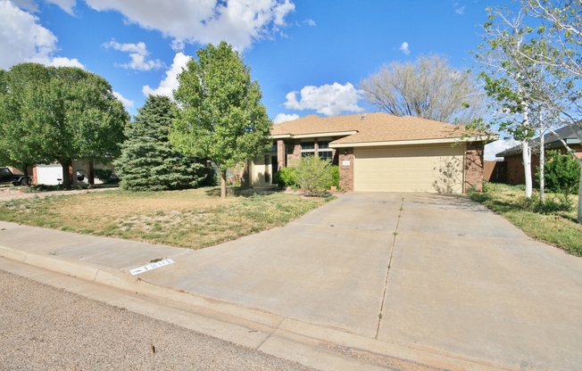 Great Neighborhood,  Open Floor Plan.  Dogs are Welcome.