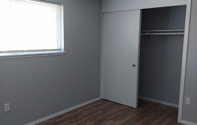 2 beds, 1 bath, $1,595, Unit 2815 I