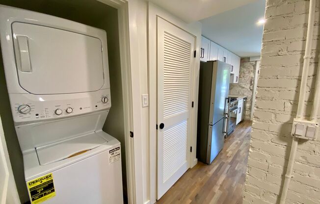 Studio, 1 bath, 410 sqft, $1,350, Unit 006