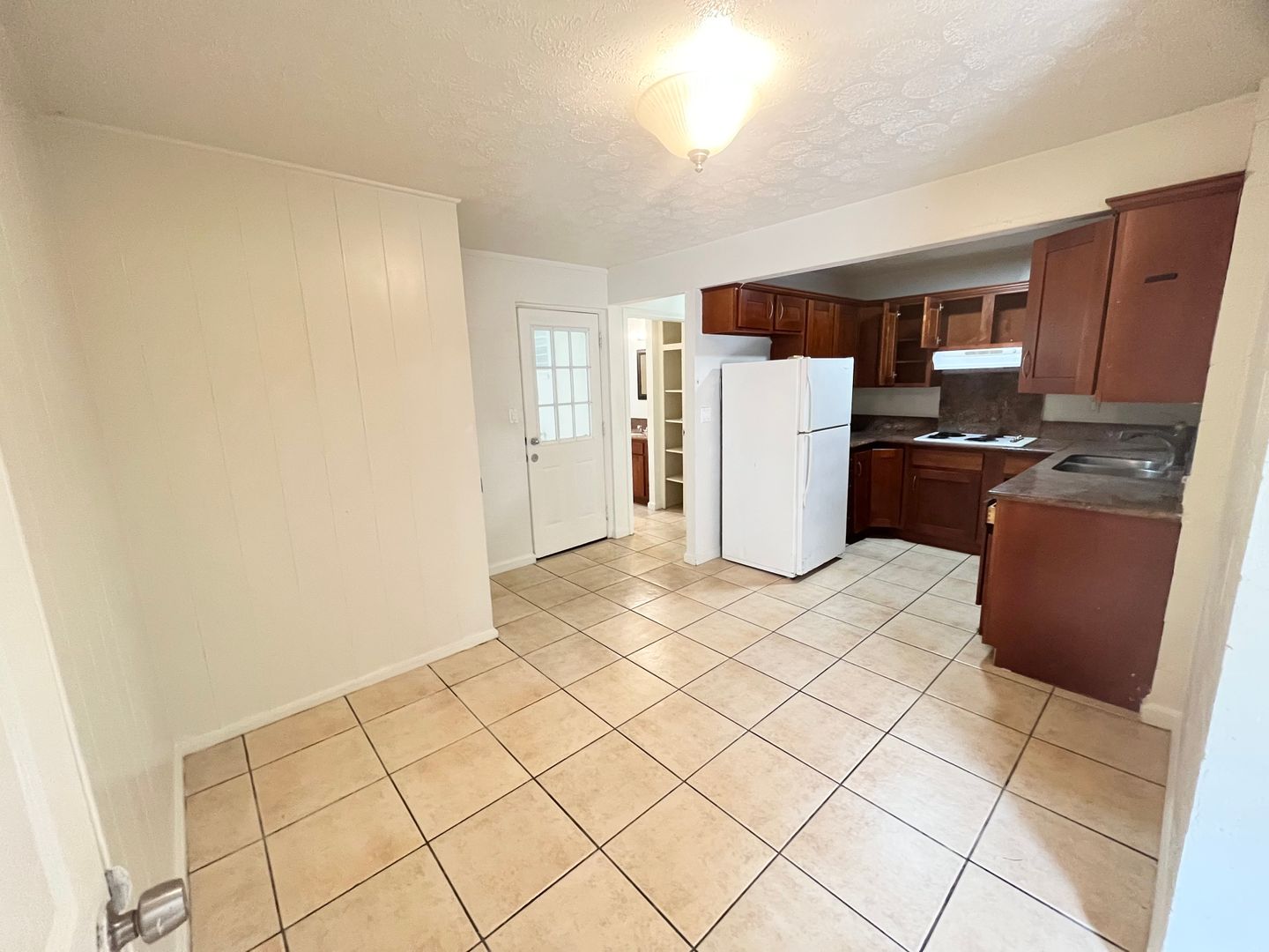 2 Bed 1 Bath Basement Unit of Duplex House in Kalihi-Palama available now!